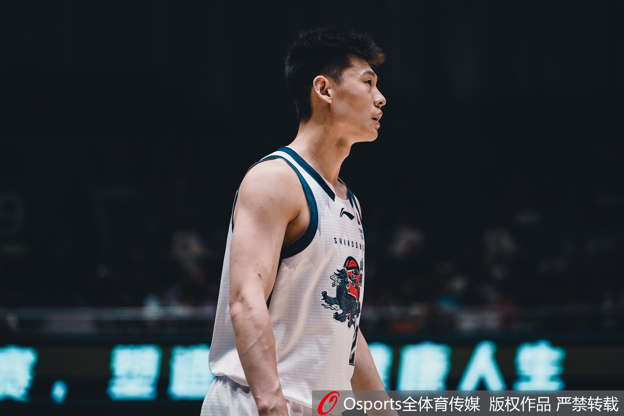 你得支棱起来！王岚嵚半场效率不高8中2拿到6分5助2断